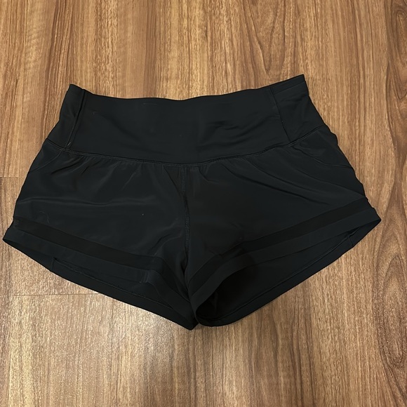 Lululemon perfect pace shorts - Picture 2 of 4